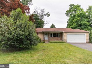 3 Lawndale Dr, Yardley, PA 19067