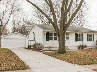53 Fleetwood Rd NW, Cedar Rapids, IA 52405