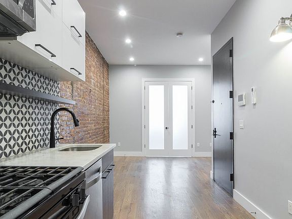 5th image of 366 Palmetto St APT 1L