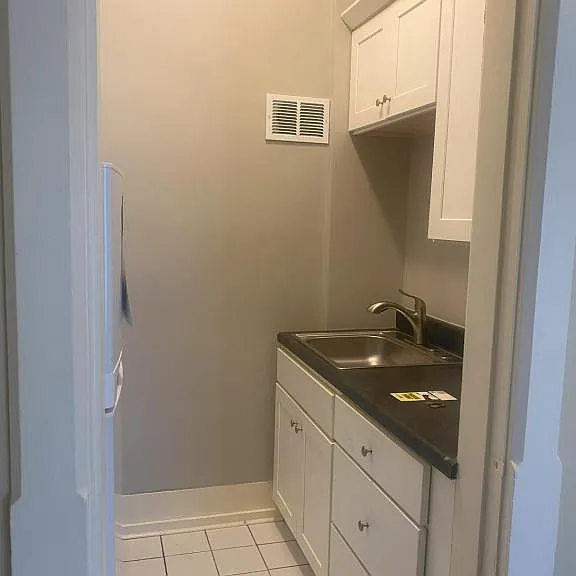144 Gibbs St #1 — Photo 7