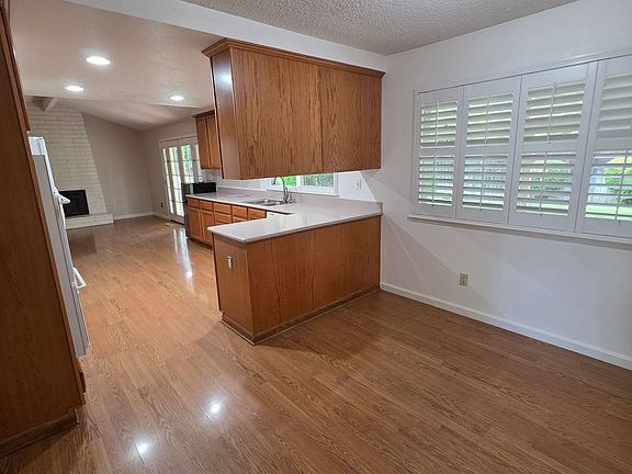 5th image of 2851 Saint Joseph Dr