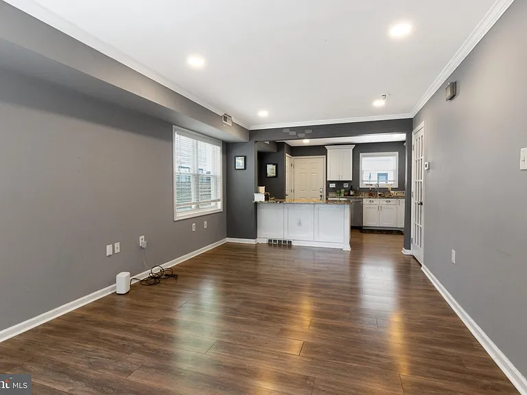 1719 Ridge Ave — Photo 2