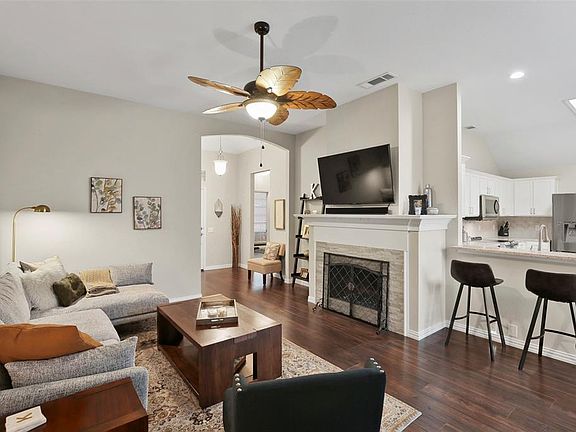 4th image of 6878 Richmond Dr