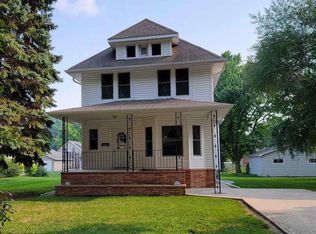 910 7th St, Sheldon, IA 51201