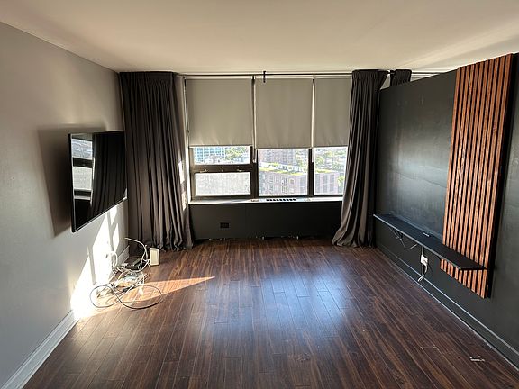 3rd image of 3930 N Pine Grove Ave APT 1808