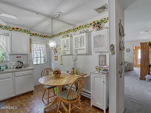 4th image of 186 Laurel Place #B