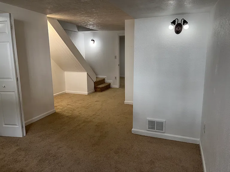 102 Gateway Dr — Photo 5