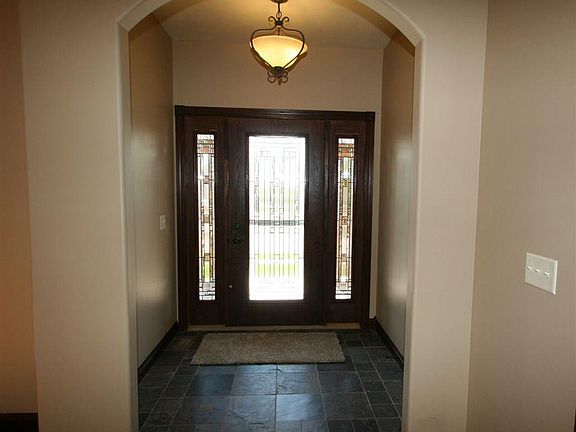 2nd image of 1404 W Waterstone Dr