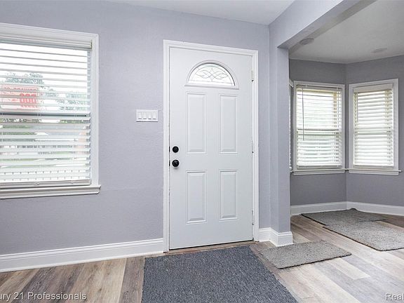 5th image of 9037 Longacre St