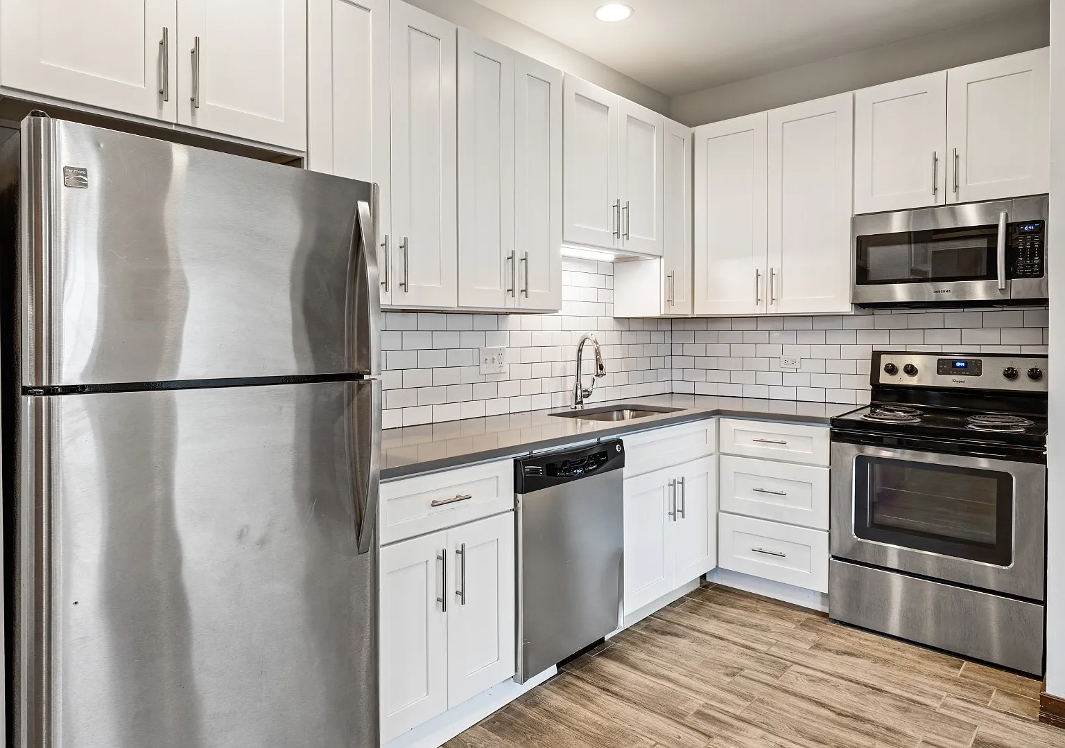 1 Bed 1 Bath With In-Unit Laundry And Recently Rehabbed Kitchen Near Downtown Oak Park Available ... — Photo 1