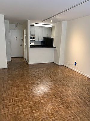 3rd image of 171 E 84th St APT 3H