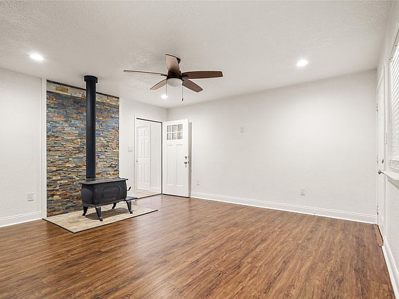 4th image of 3575 Buck View Rd