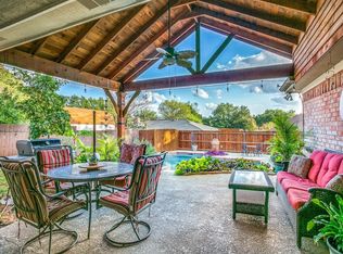 828 Spring Lake Dr, Bedford, TX 76021