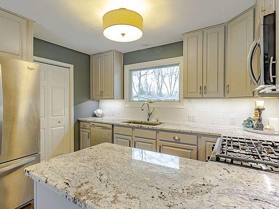 5th image of 5112 Cortland St