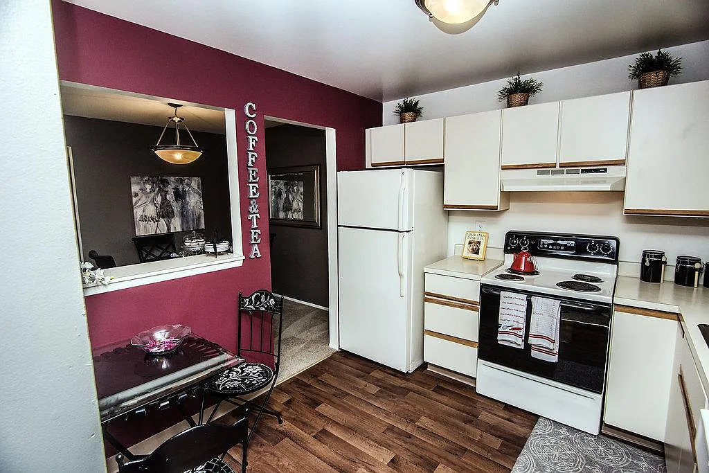 Park Lane Apartments — Photo 1