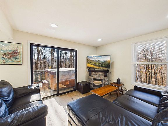 2nd image of 303 Winding Way