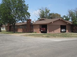 802 Oakland St, Plainview, TX 79072