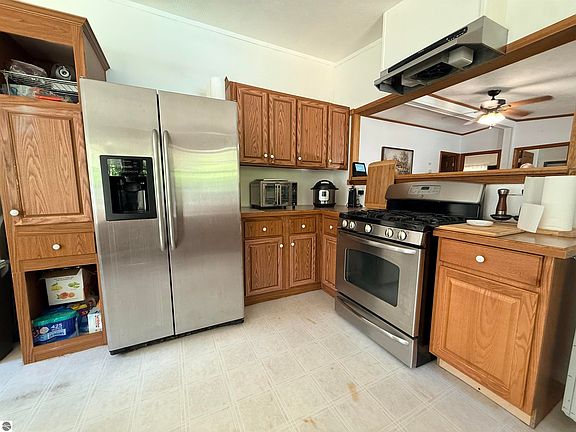 4th image of 9233 Covert Rd NE