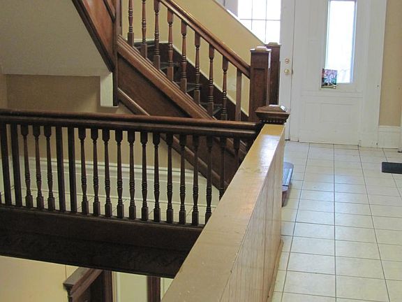 inside hallway - doors to 2nd floor balcony