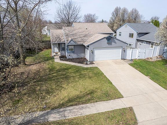 3rd image of 3440 Coventry Ln
