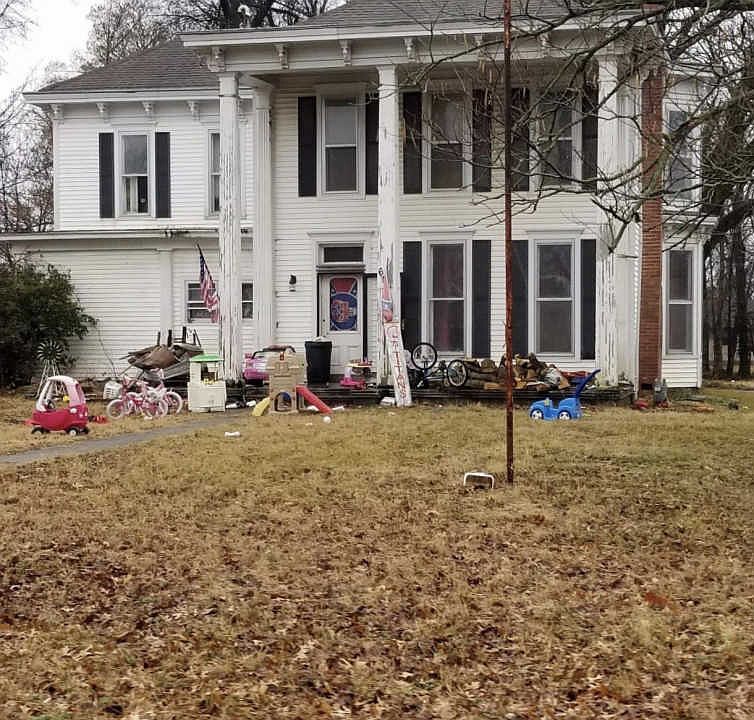 1st image of 626 E Garfield St