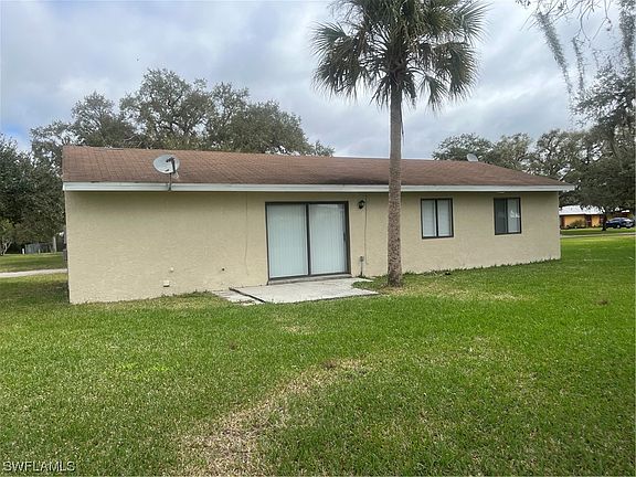 4th image of 4032 N Edgewater Cir