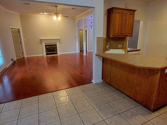 3rd image of 104 Curry Creek Dr