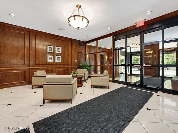 2nd image of 2100 N Lincoln Park West Ave #9DS