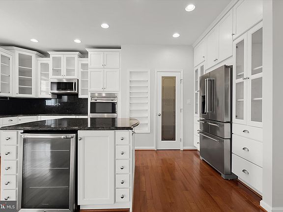 2nd image of 275 Montpelier Ct