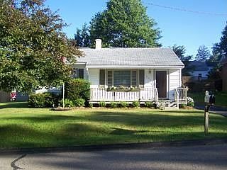 2nd image of 207 Monroe St