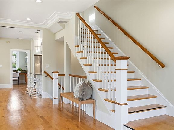 3rd image of 130 Mount Auburn St #130