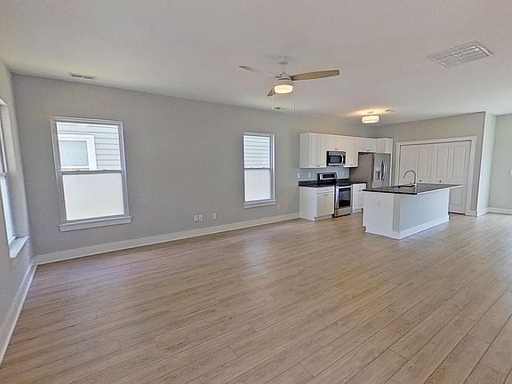 3rd image of 632 Brunswick St