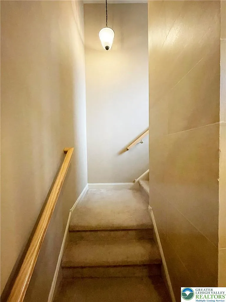 3 bed, 2.0 bath, 1694 sqft, $2,500 — Photo 3