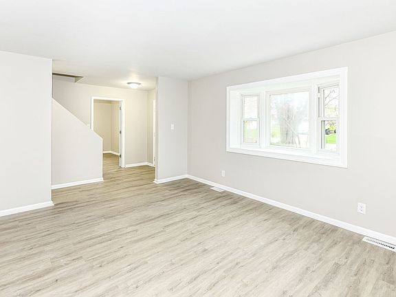 4th image of 7416 Forest Park Dr