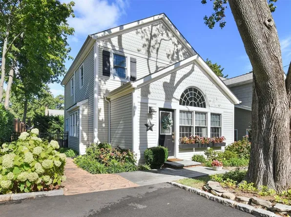 230 Pierce Street, Centerport, NY 11721