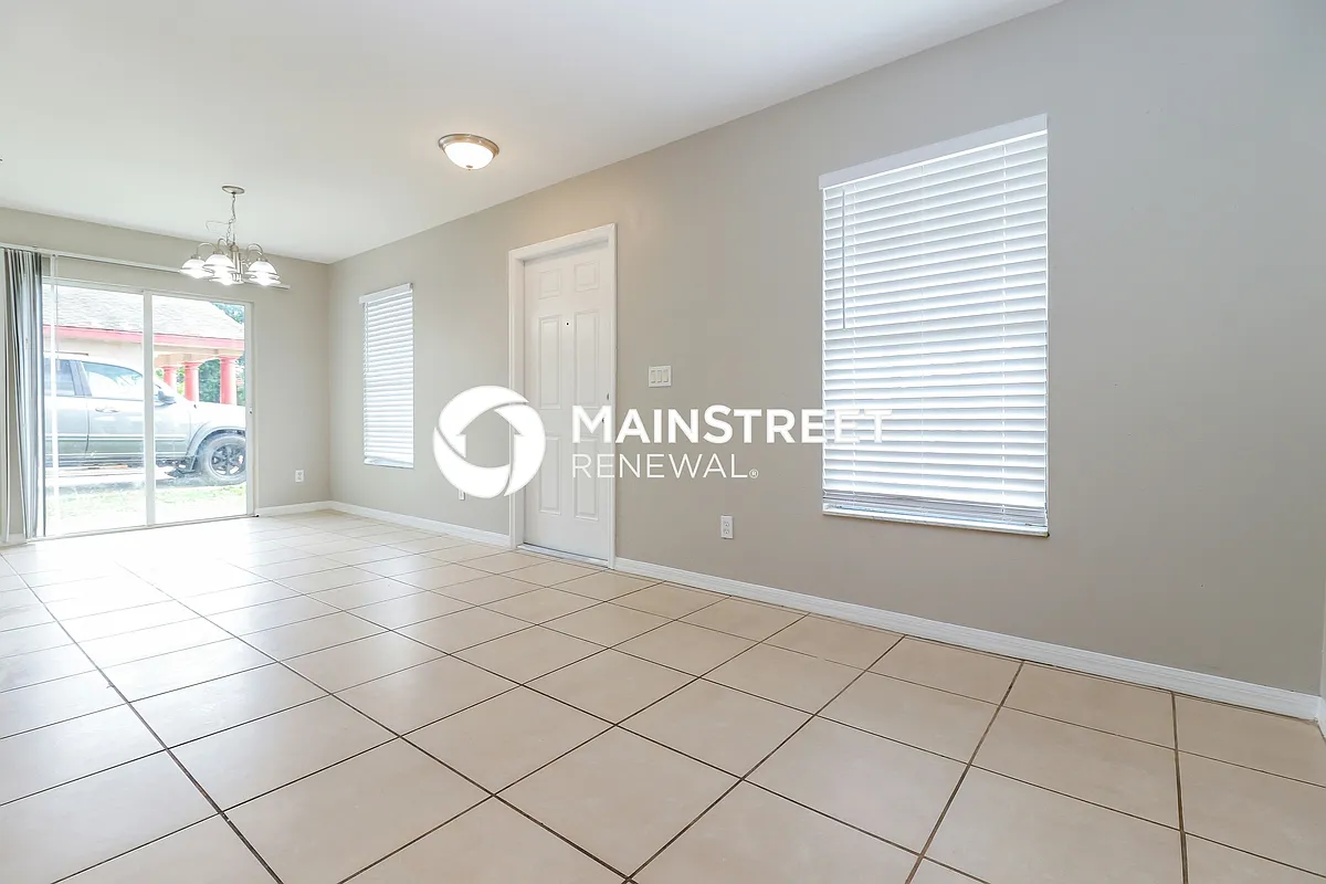 Living Room - 5545 5th Ave