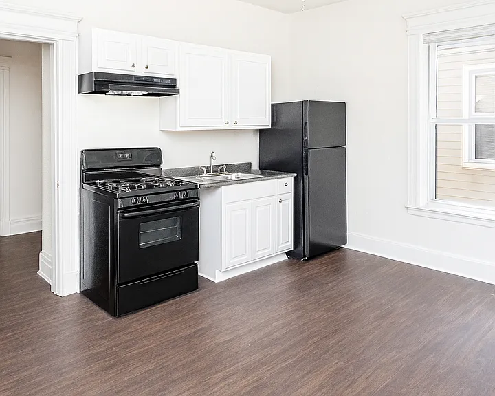 Mercury Apartments Modern Living in a Classic Seattle Building — Photo 10