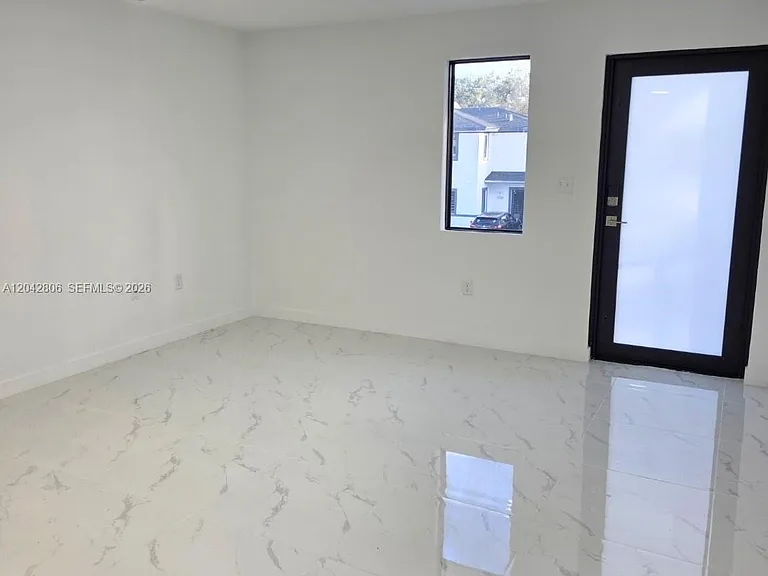 2729 NW 44th St #2729 — Photo 2