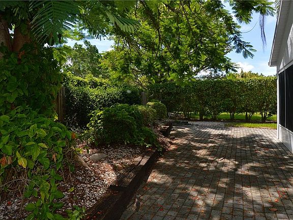 3rd image of 15116 Palm Isle Dr