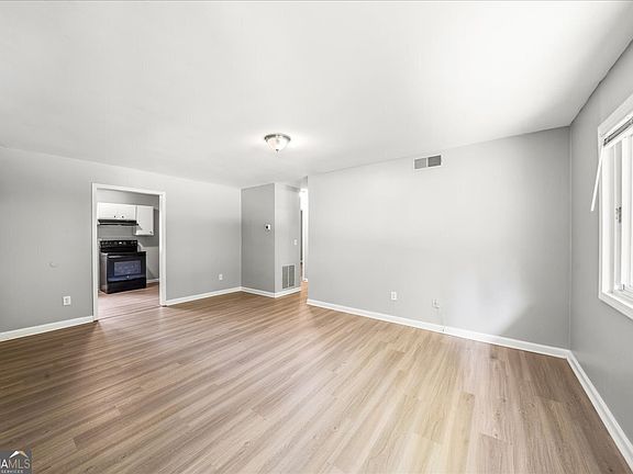 2nd image of 1627 Line Cir