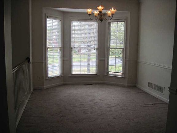 4th image of 1003 Cambridge Ct