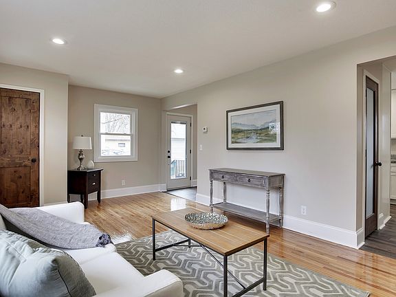 5th image of 360 108th Ave NE