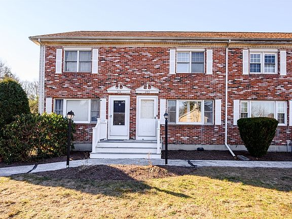3rd image of 29 Douglas Dr Unit 29