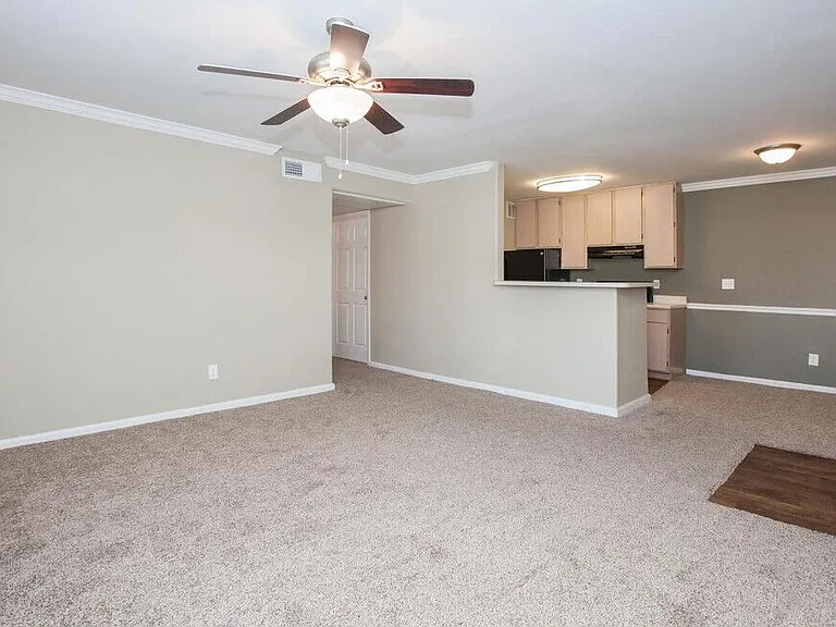 Kingsgate Apartments — Photo 25