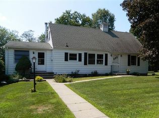 15 Snowden Dr, Walden, NY 12586