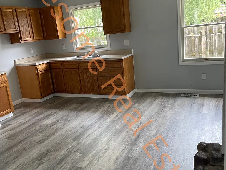 725 Brown St — Photo 3