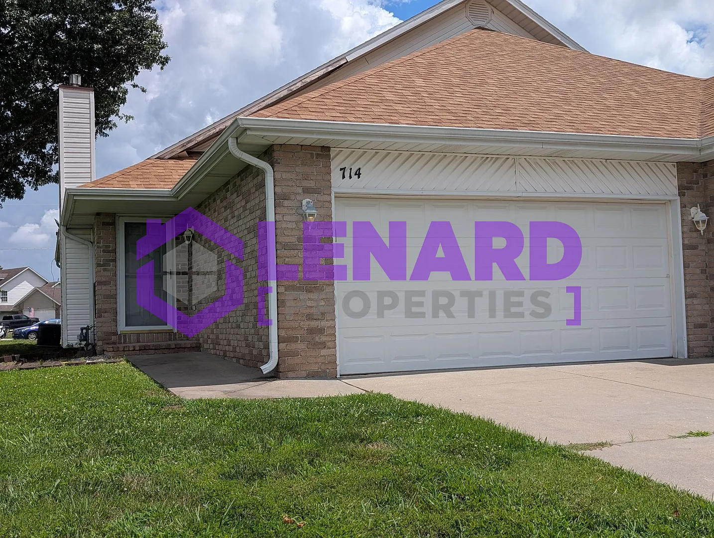 714 Pinhook — Photo 1