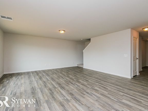 3rd image of 124 W Dewey Ave