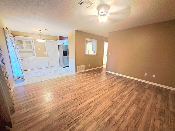 2nd image of 3913 Hartline Dr
