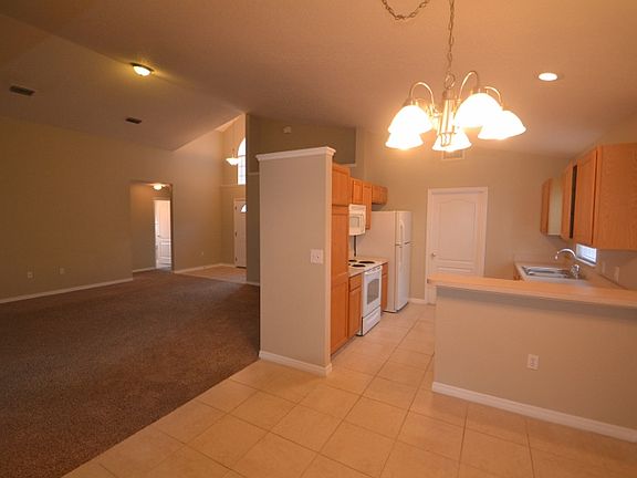 3rd image of 2932 Twin Oaks Dr